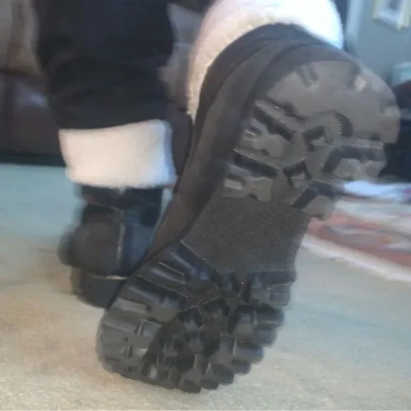 J.Crew Black Gwen Lug Sole Faux
Fur Front- Zip Boots size 9 - Picture 7 of 8